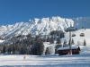 Winter_Blick_von_Parkplatz_Schranke_Richtung_Skigebiet